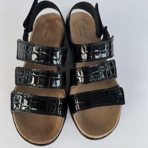 Clarks Leisa Melinds Sandals Size 7.5 Wide Black Croc Hook & Loop Straps Comfort